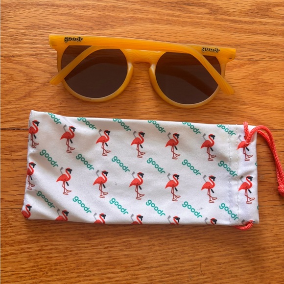 Stylish Yellow Sunglasses for Women - Picture 2 of 2